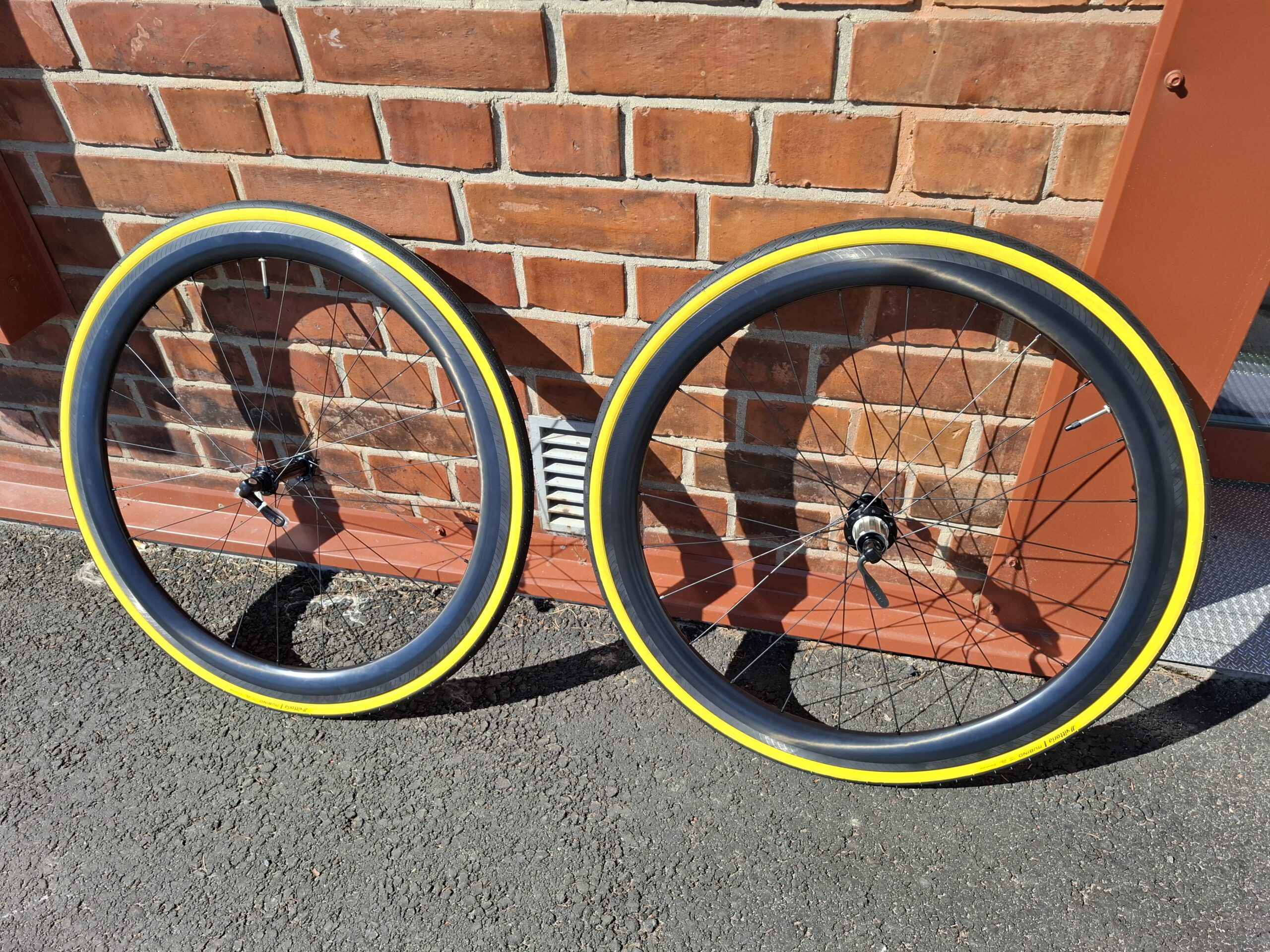 MBS CRR 28" Carbon Retro Race -kiekko setti QR F100 / R130 - Image 2